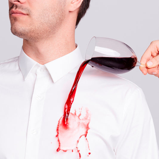 ¿Cómo quitar las manchas de vino tinto?